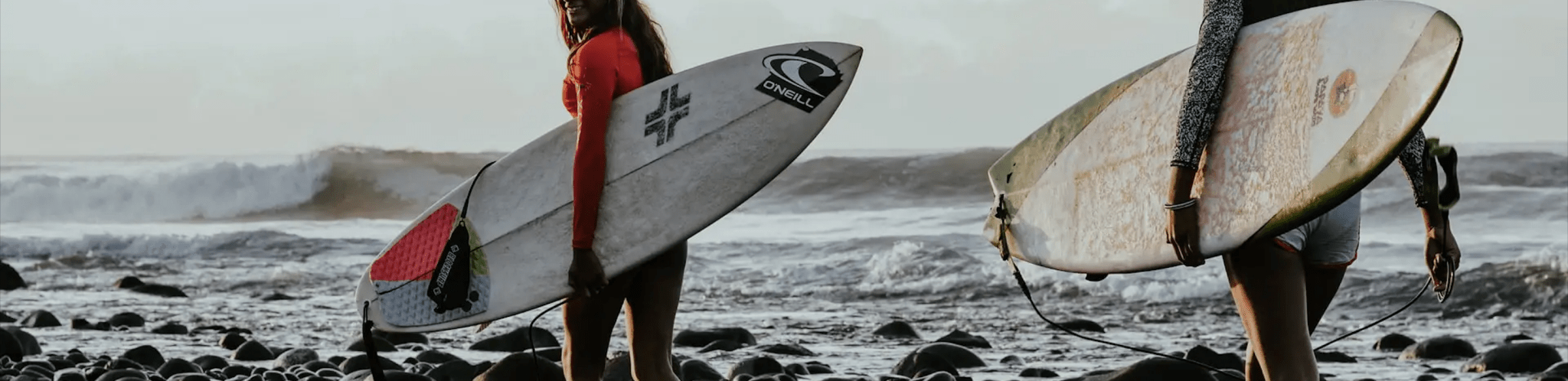 Golfsurfen aan de Nederlandse kust, met een board voor kleine golven