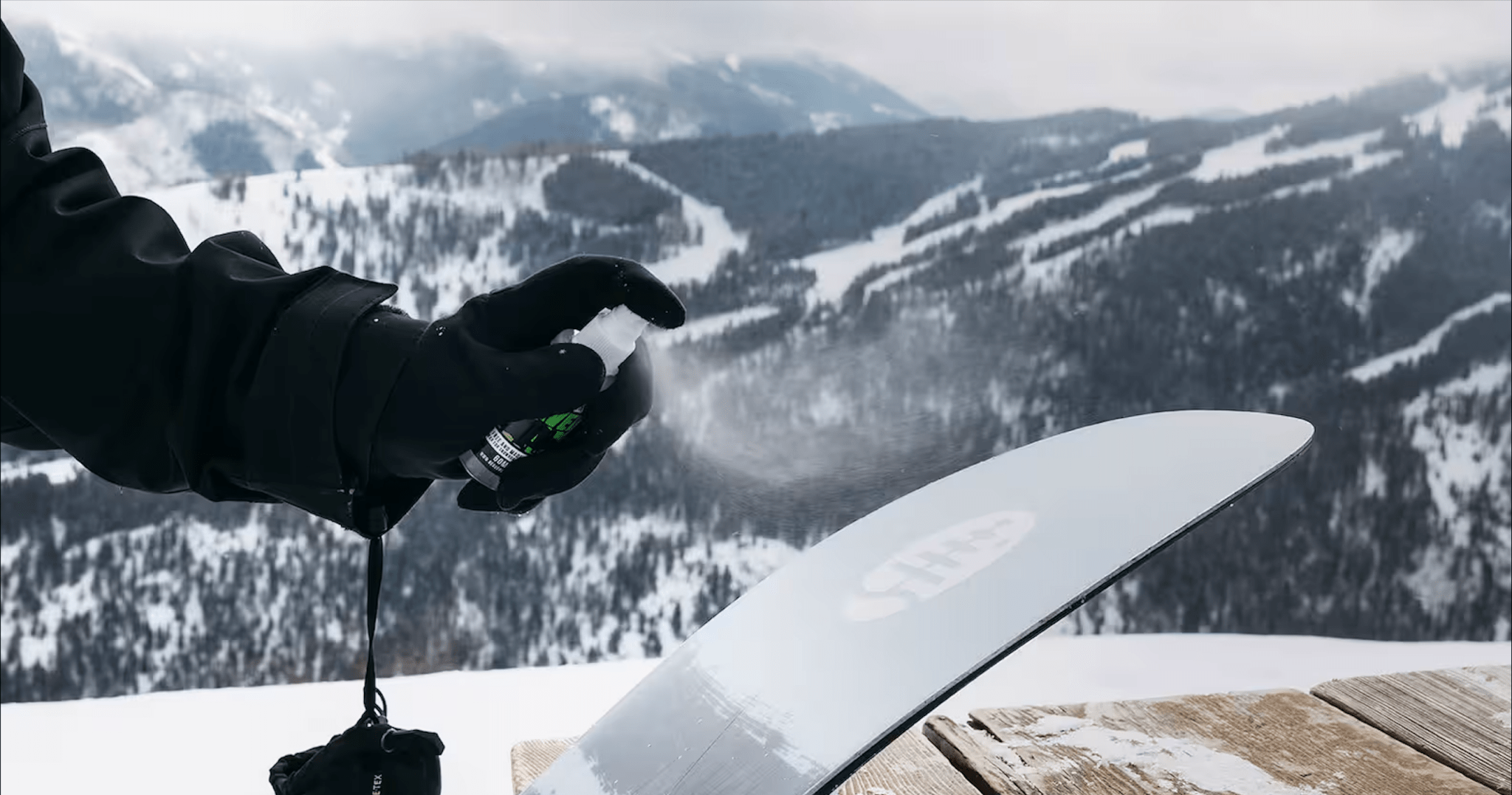 Snowboard onderhoud: wax, schraper en borstel