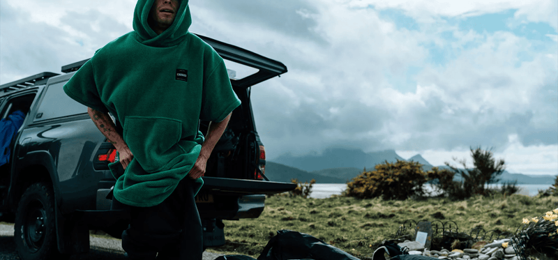 Voor en na het water: jas, lycra en poncho