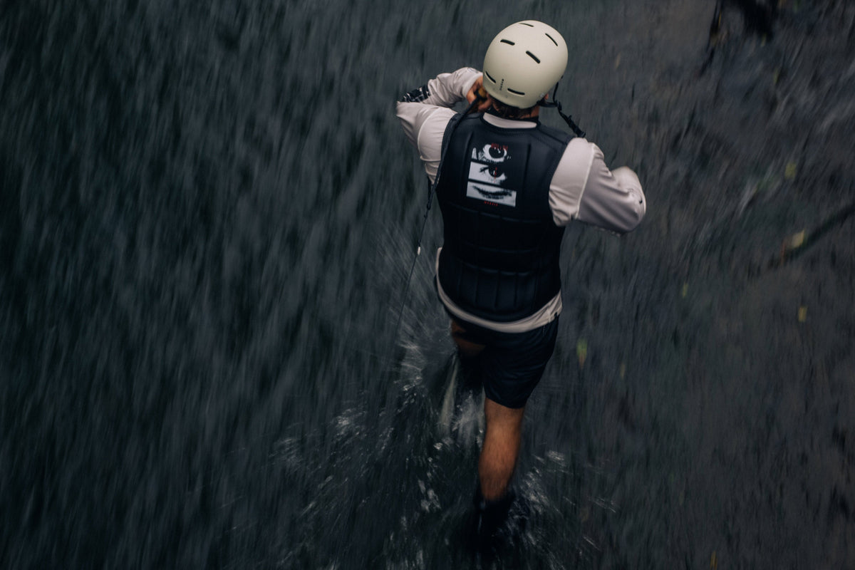 Mystic Vandal Pro Helmet in het water