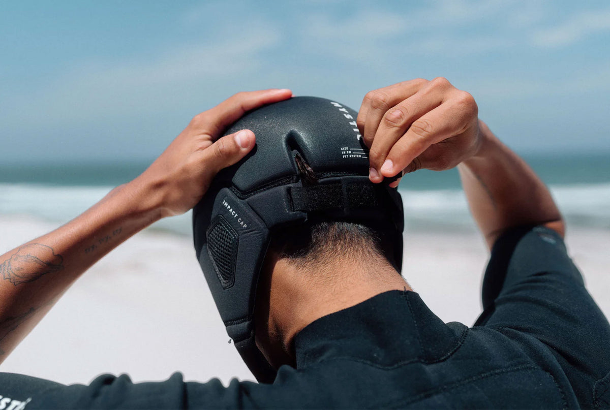 Mystic Impact Cap wordt opgezet op het strand