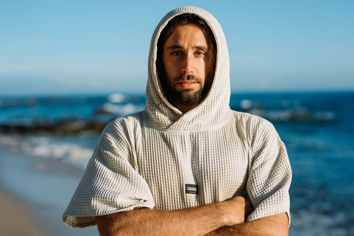 Mystic Poncho Waffle aan de kust
