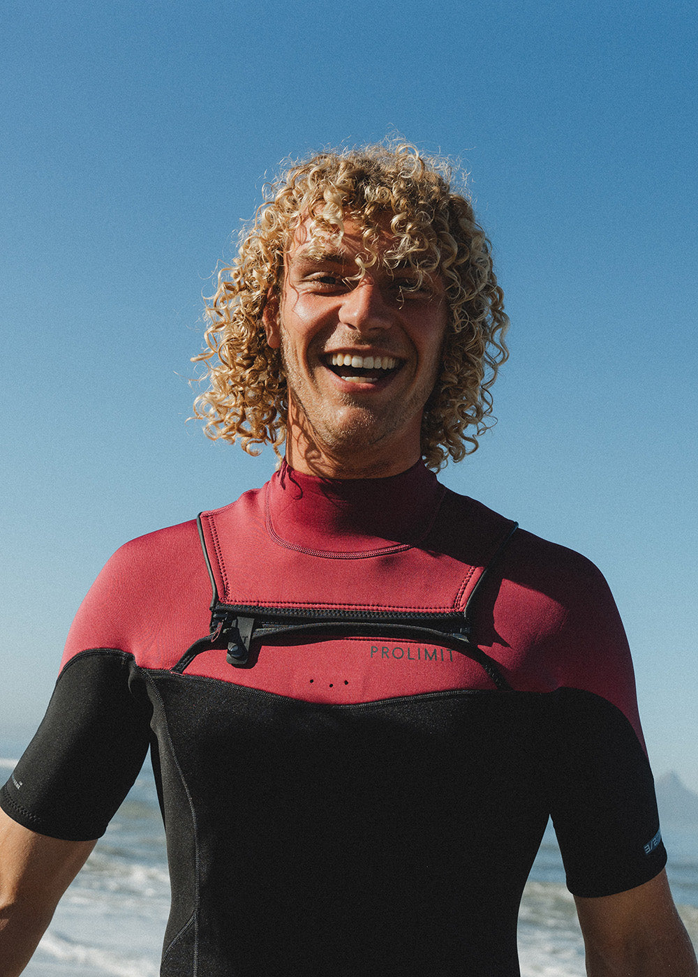 Prolimit ACE Shorty Freezip 2/2 aan zee