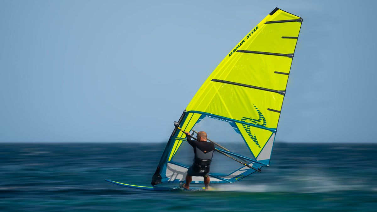 Windsurfer op de Simmer Style S-Max 2025 in Yellow