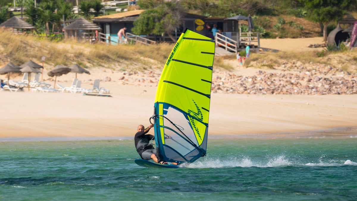 Simmer Style V-Max 2025 Fluo Yellow in plané voor het strand