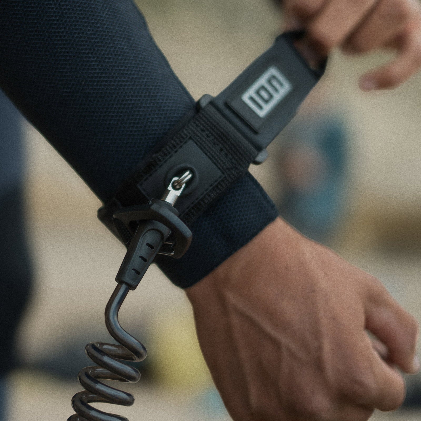 ION Wing Leash Core Coiled Wrist Black - GearFreak