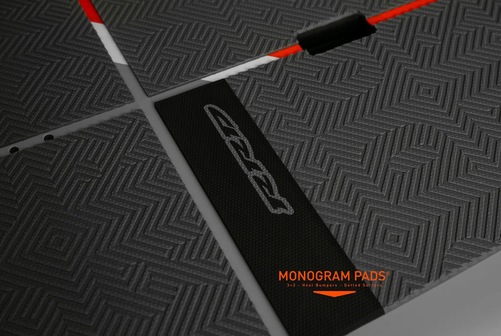 Monogram Dotted grip