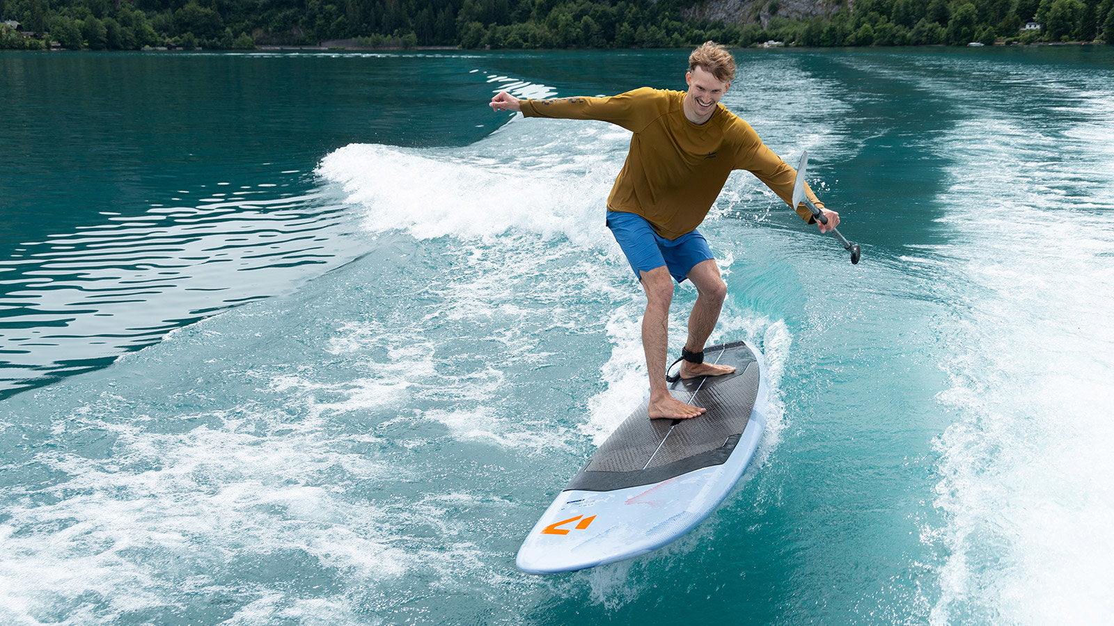 Duotone Flow SUP golfje op alpenmeer