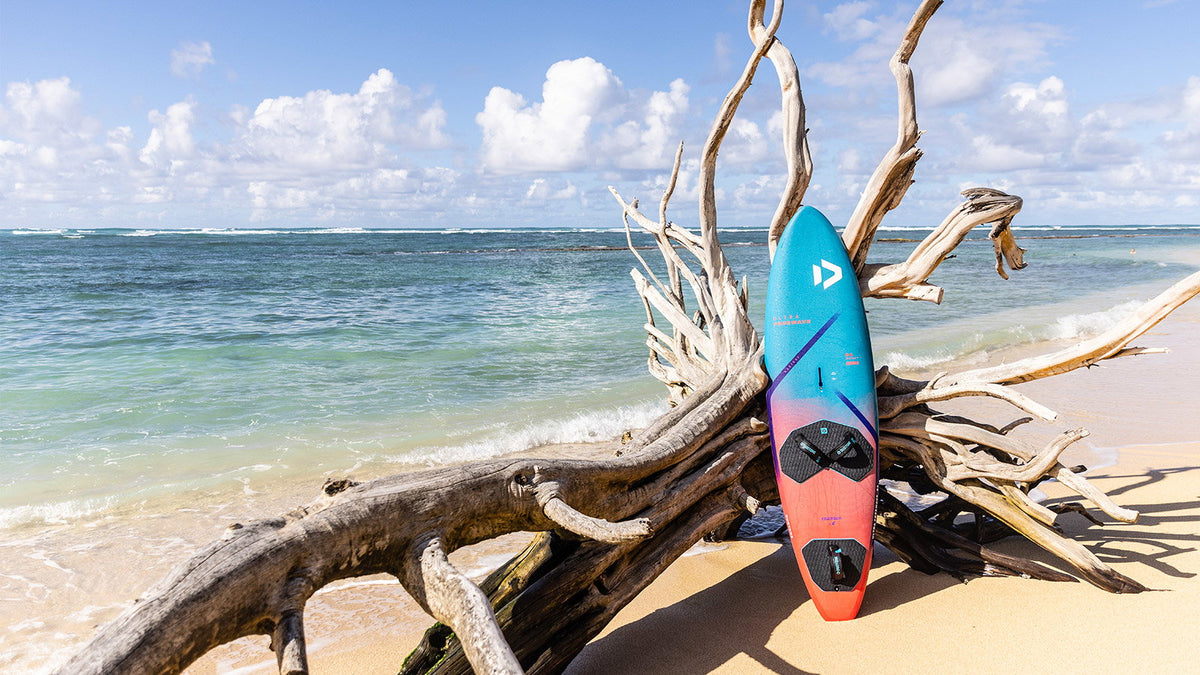 Duotone Ultra FreeWave 2025 op het strand
