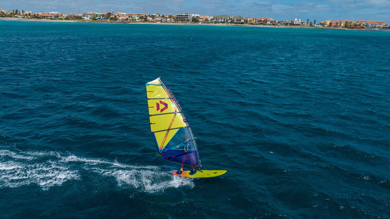 Duotone Duke SLS windsurfen tropisch strand