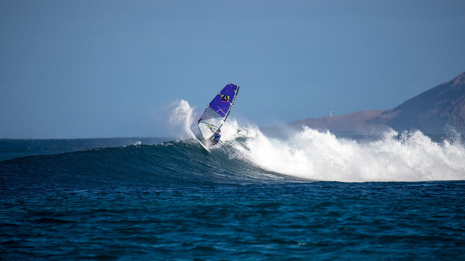 Duotone Super_Hero D/LAB 2026 in actie tijdens wave riding
