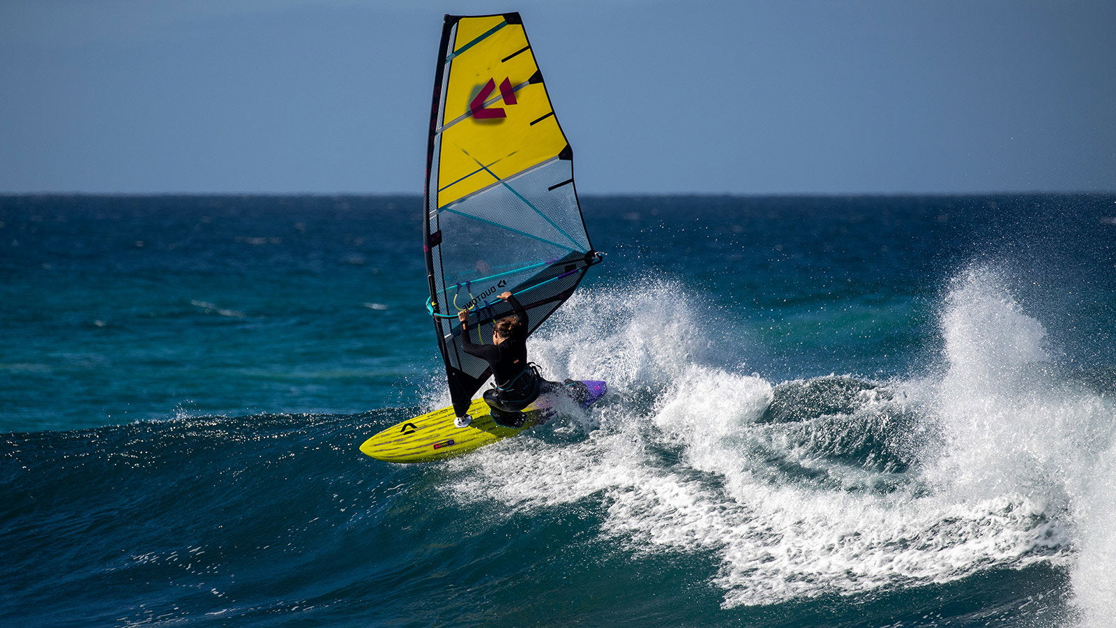 Duotone Super_Hero SLS 2026 windsurfen op zee
