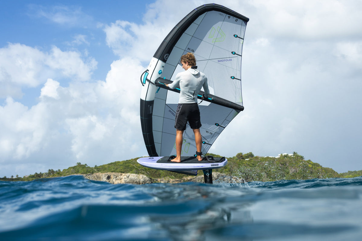Duotone - Unit 2027 - wingfoilen langs de kust van Guadeloupe - GearFreak