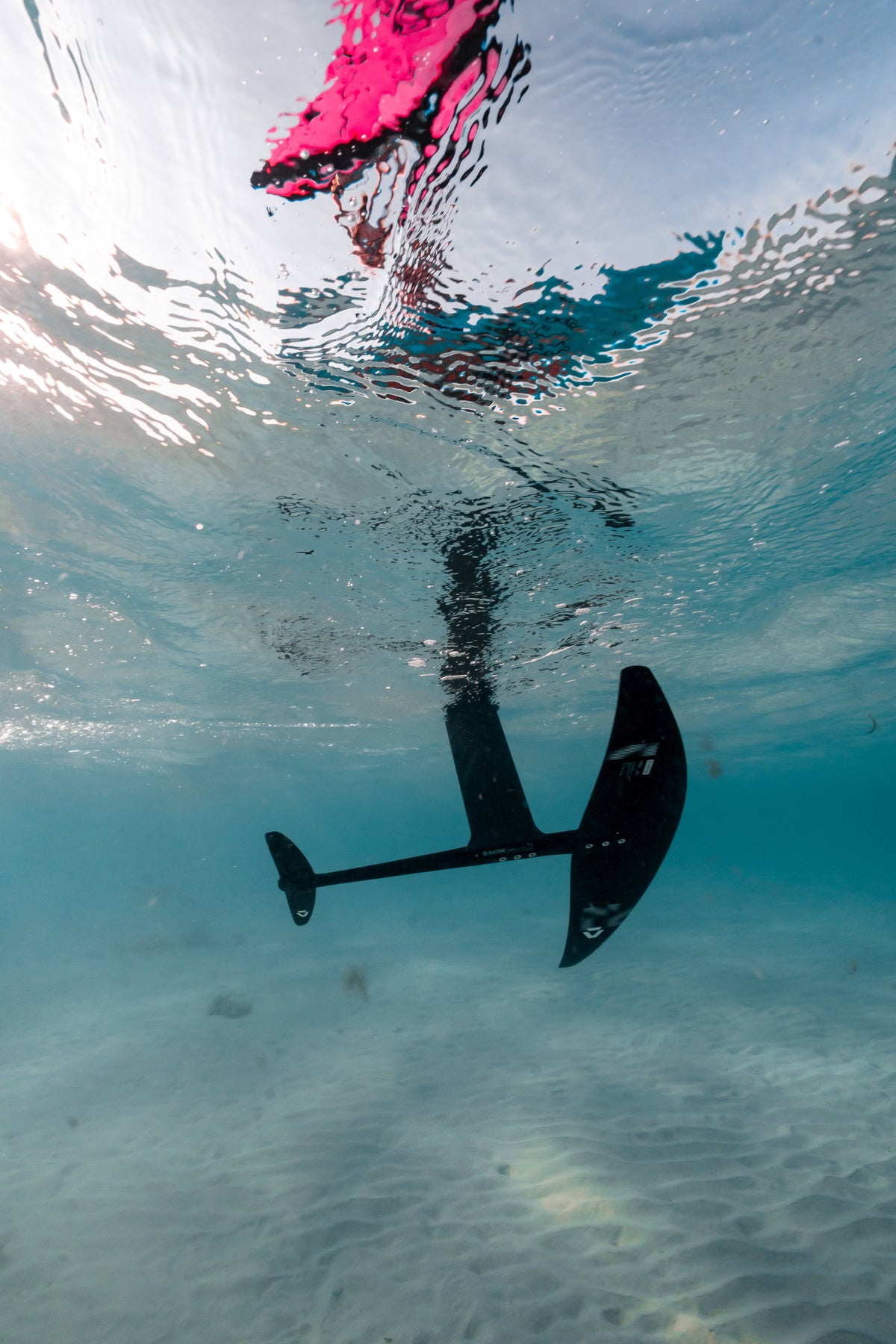 Duotone Front Wing Free 2.0 onder water tijdens het wingfoilen
