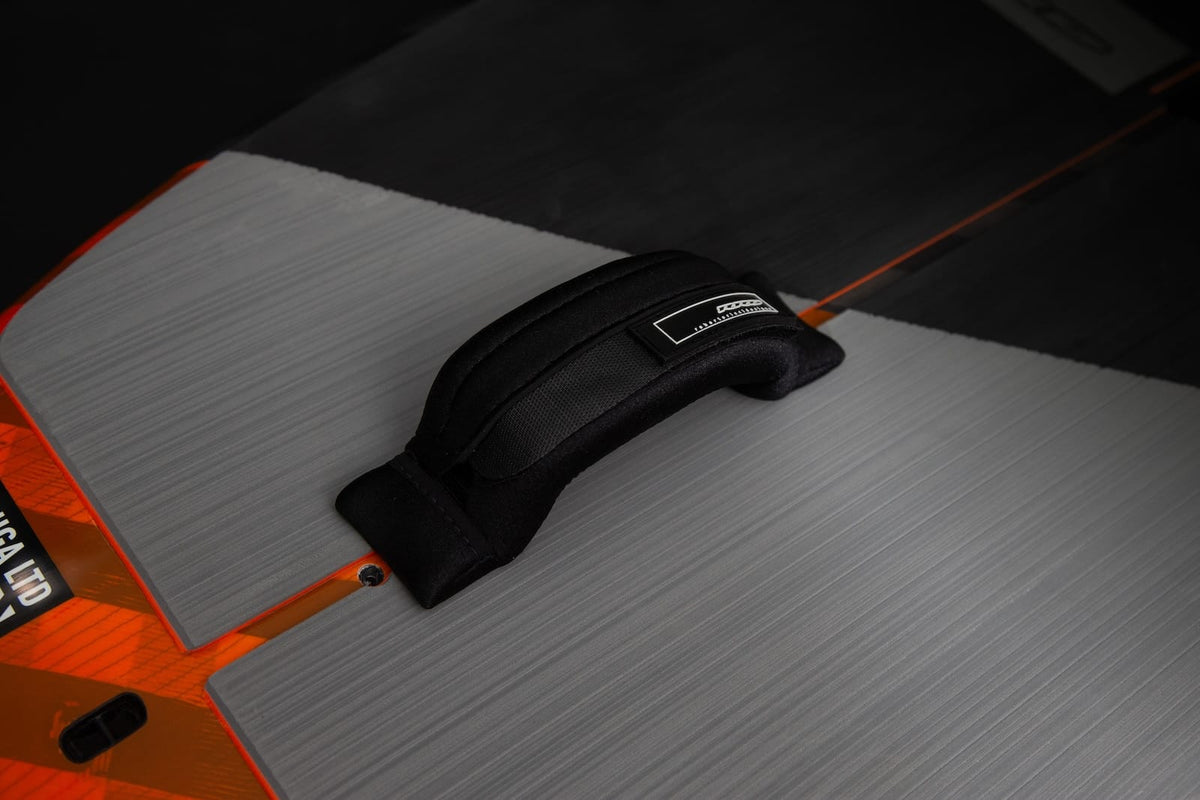 Tweekleurig EVA-pad met footstrap op de RRD Beluga LTD