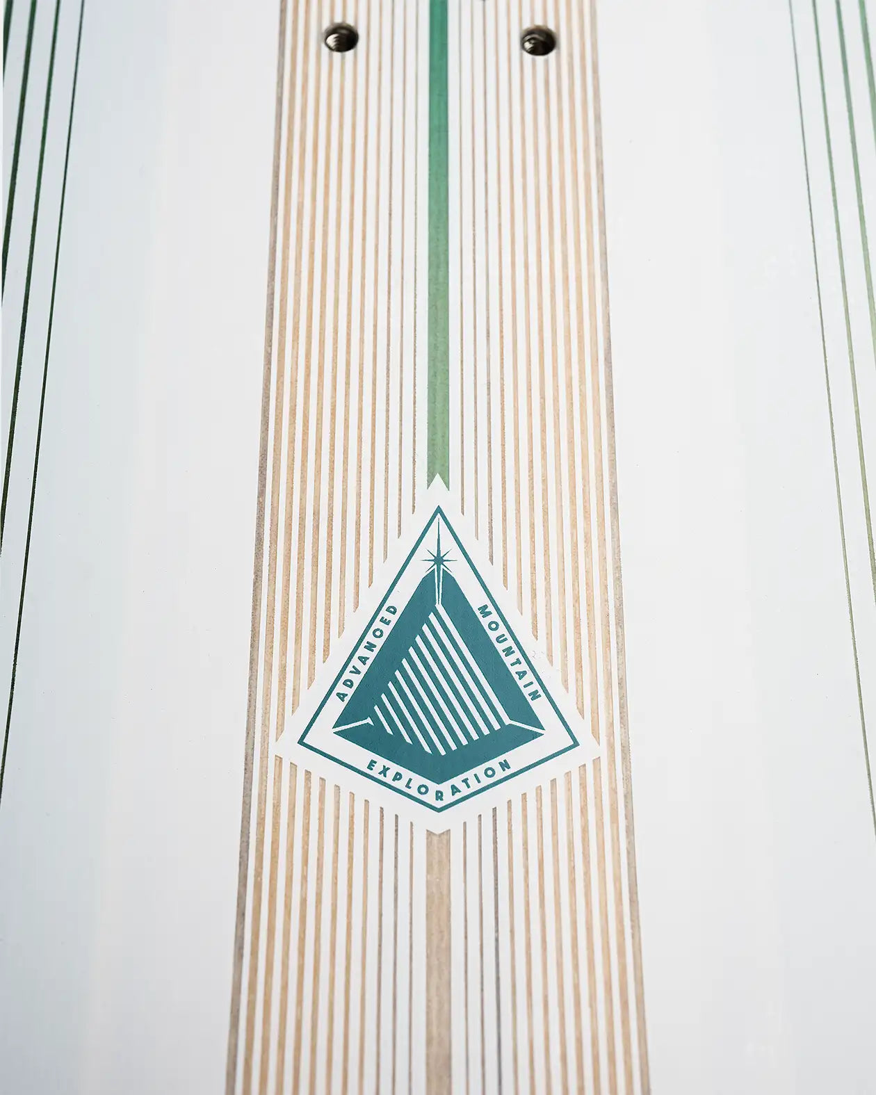 Jones Women's Stratos, close-up van de topsheetprint met logo