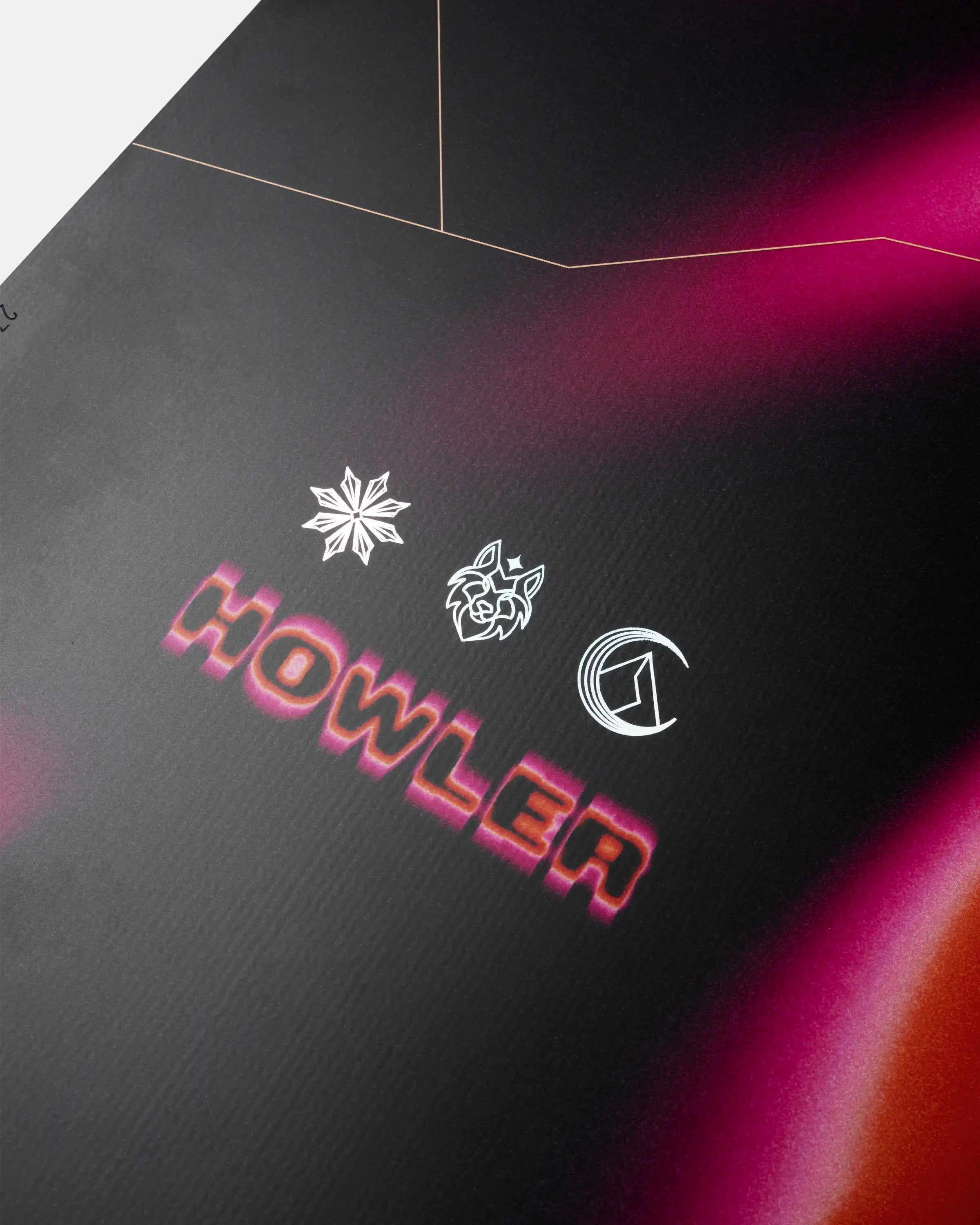 Jones Women's Howler, close-up van de topsheetprint met Howler-opdruk