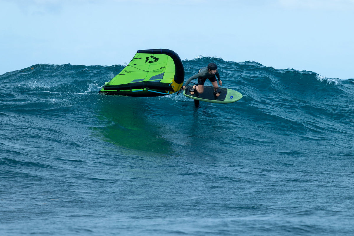 Duotone - Trace SLS 2027 - wingfoilen op een oceaangolf in Guadeloupe - GearFreak