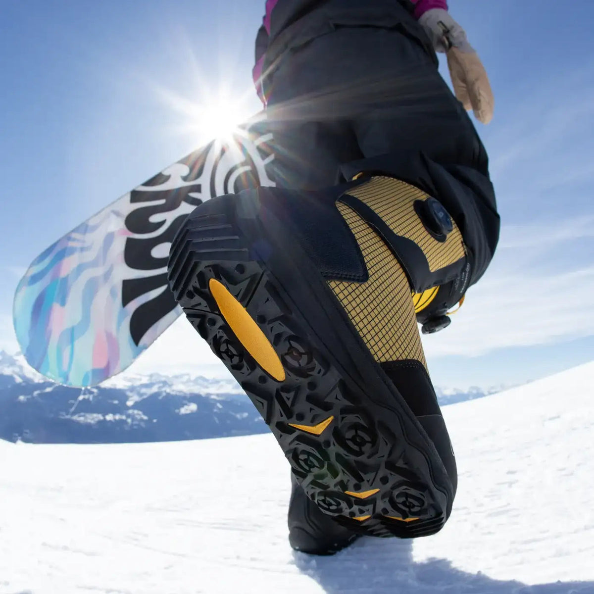 Nidecker Rift snowboardschoen geel-zwart in de sneeuw