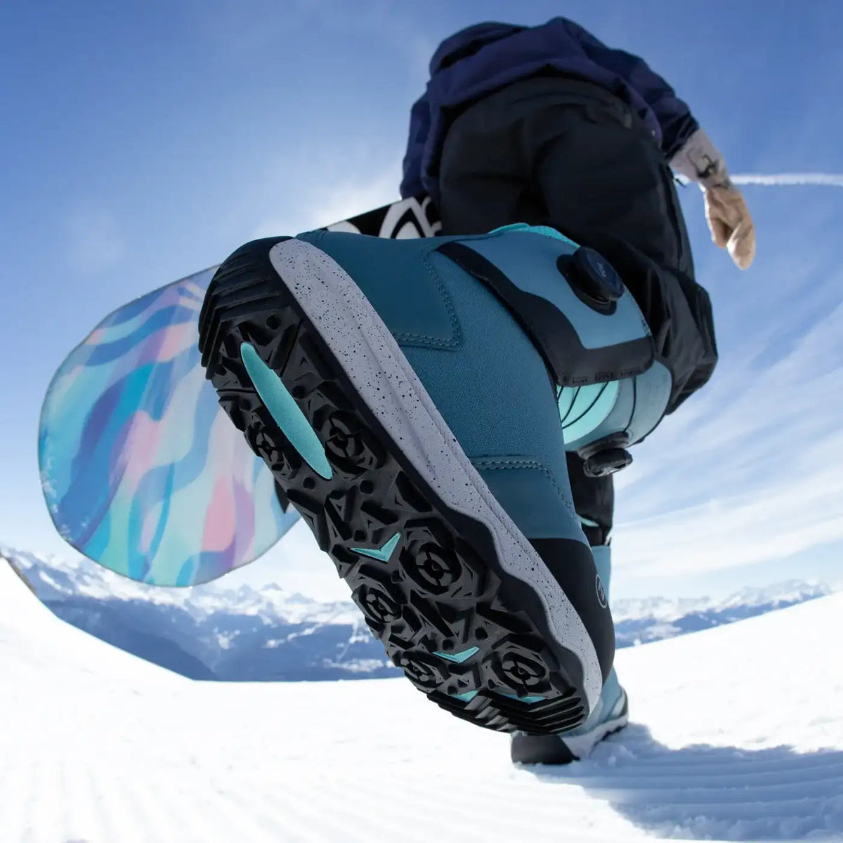 Nidecker Rift W snowboardschoen aquablauw in de sneeuw