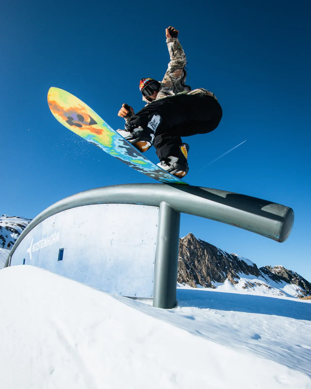 ThirtyTwo Atmosphere grijs-zwart, rider glijdt over een rail