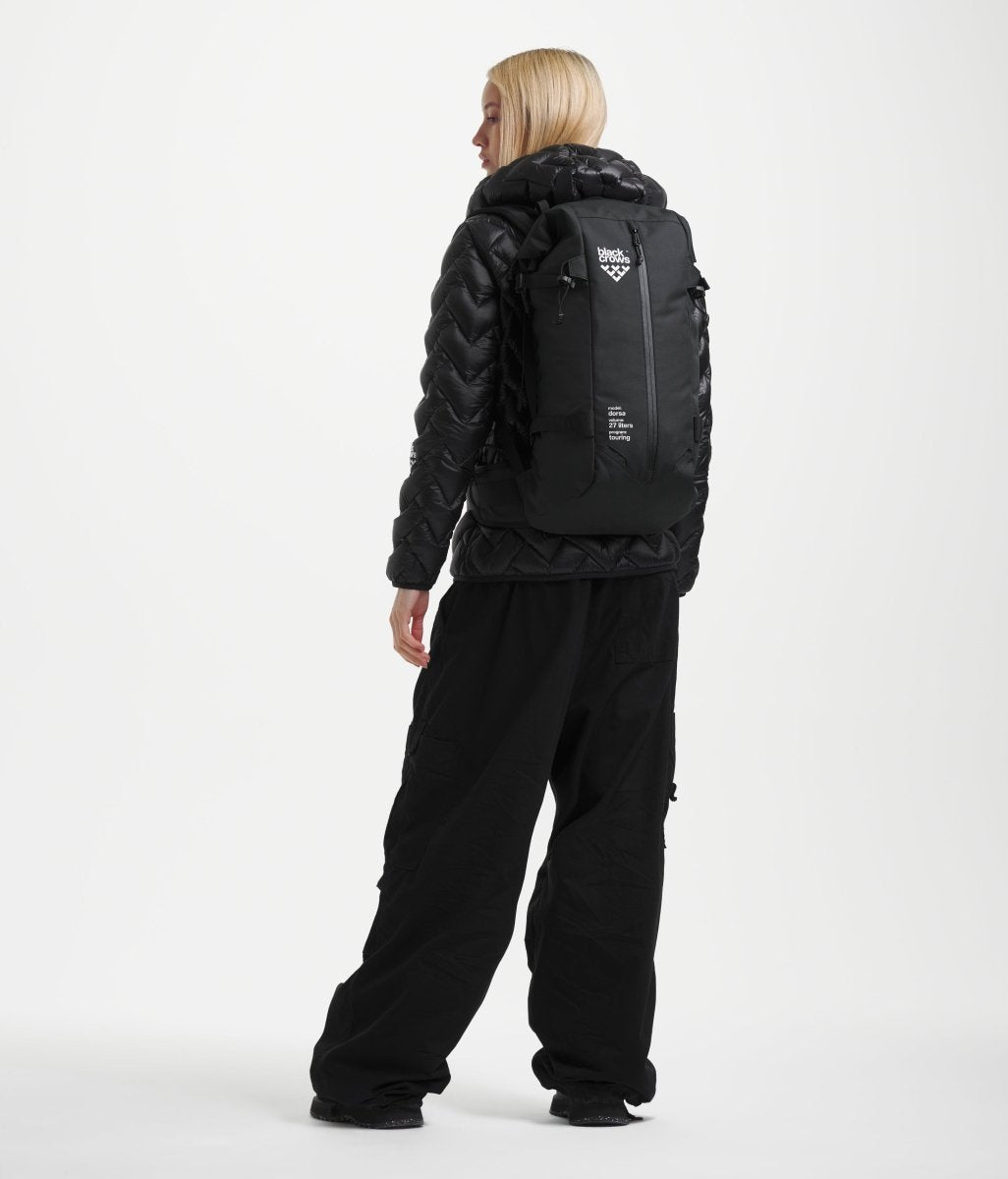 Black Crows Dorsa 27 Backpack zwart, gedragen op de rug
