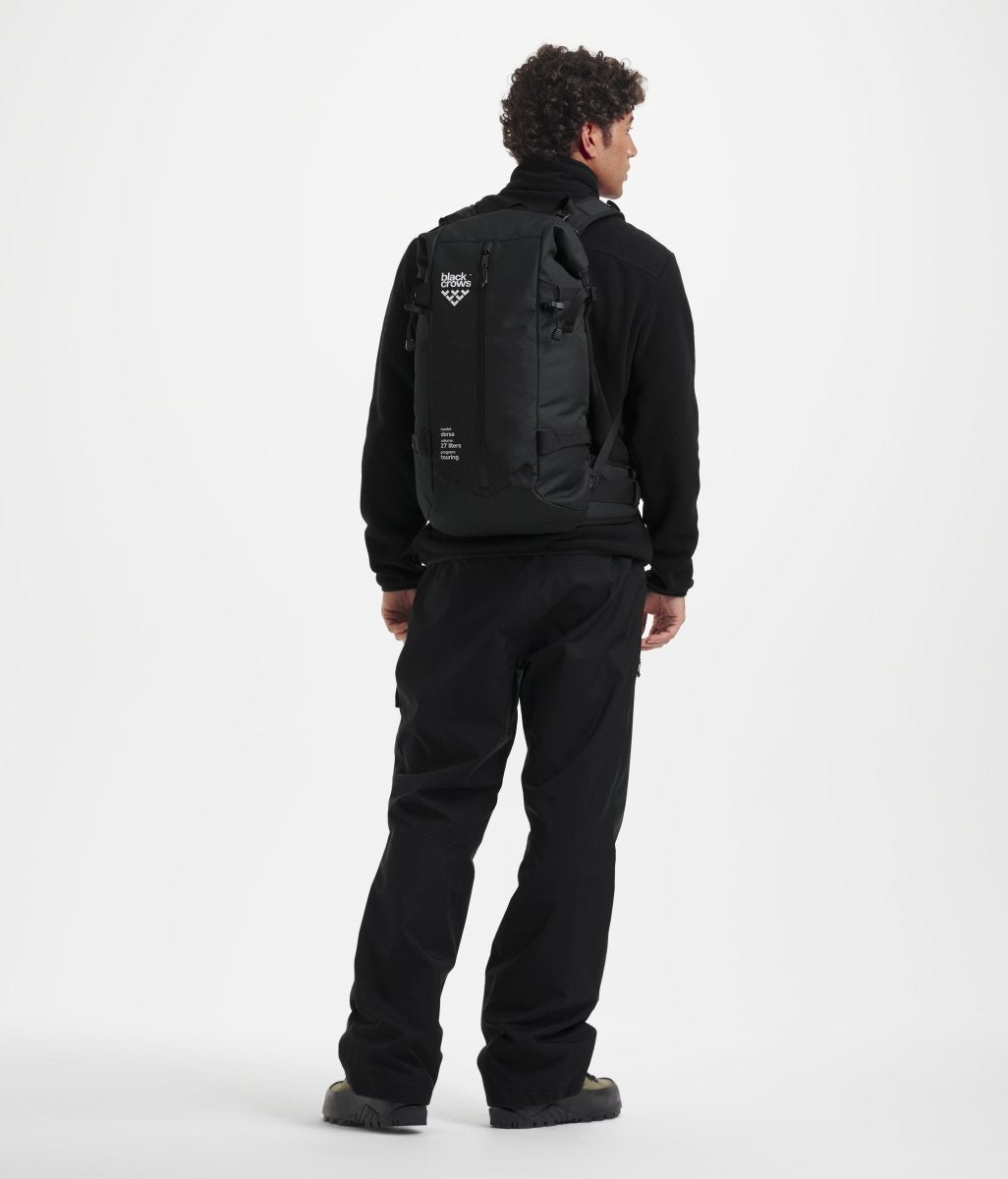Black Crows Dorsa 27 Backpack zwart, gedragen op de rug