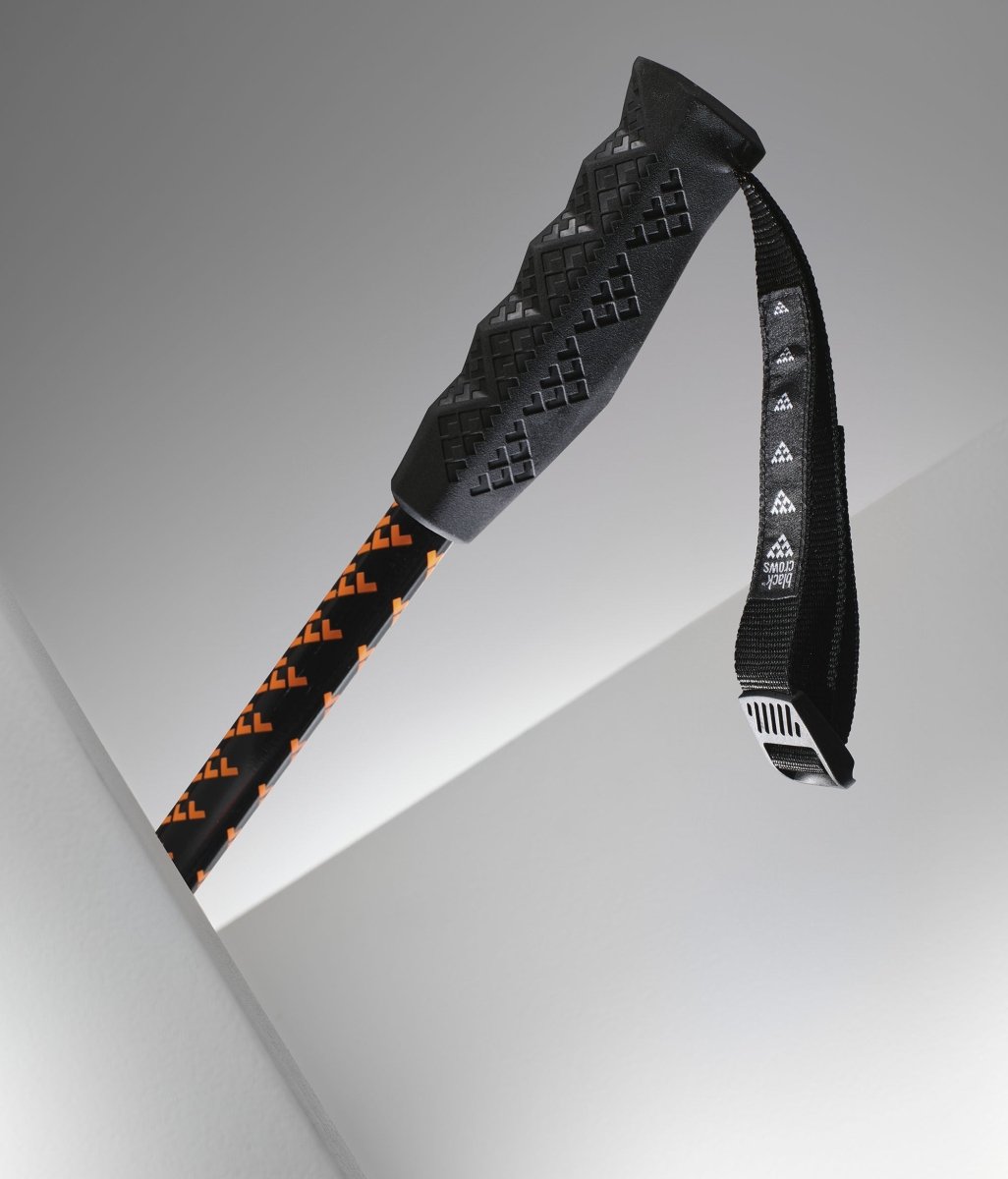 Black Crows Meta Poles zwart/oranje, detailfoto van de handgreep met polslus