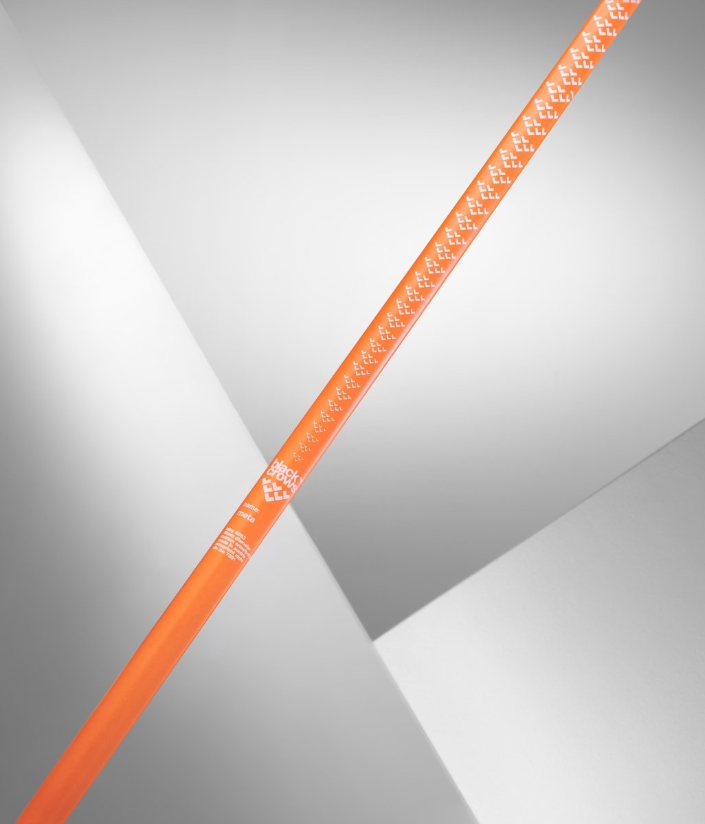 Black Crows Meta Poles oranje/wit, detailfoto van de schacht met logo