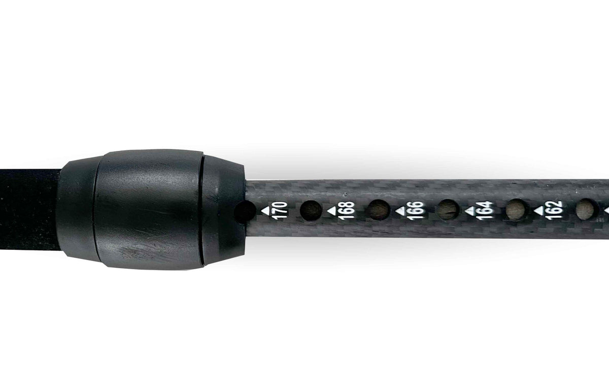 Double pin lock en verstelgaten in het achterstuk van de Simmer Style SX10 giek