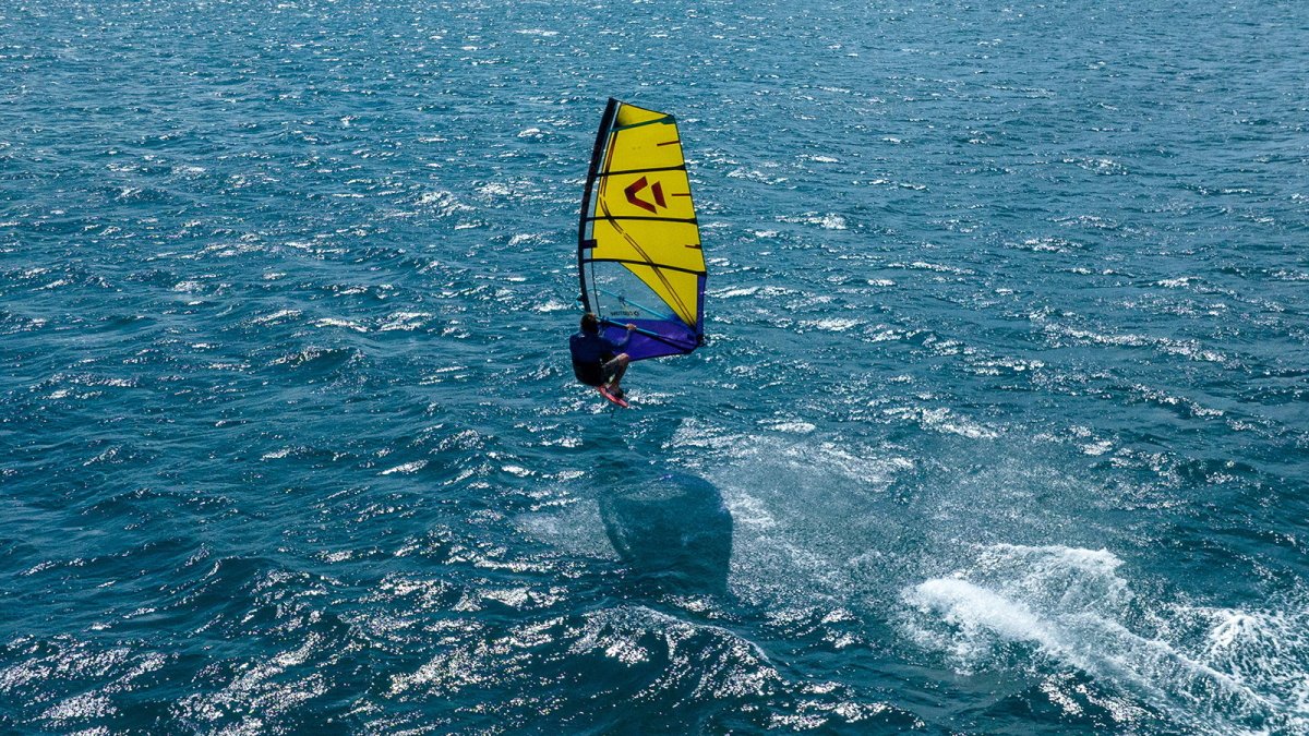 Duotone Duke SLS wave riding open oceaan