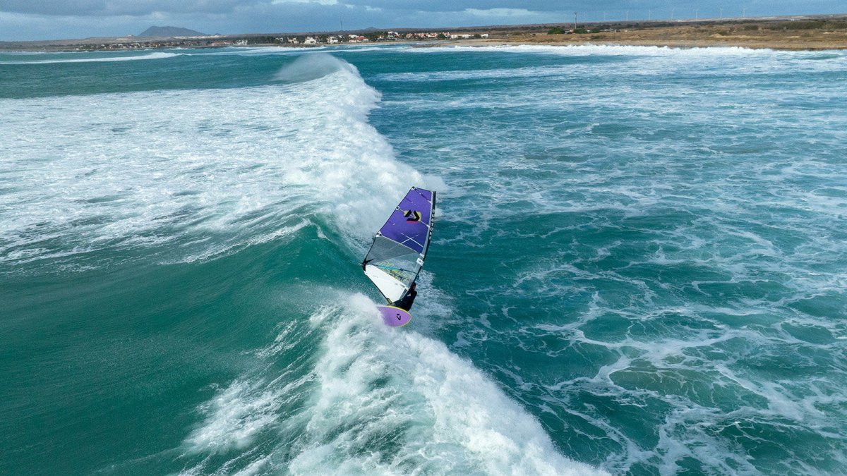 Duotone Super_Hero D/LAB 2026 windsurfen op zee