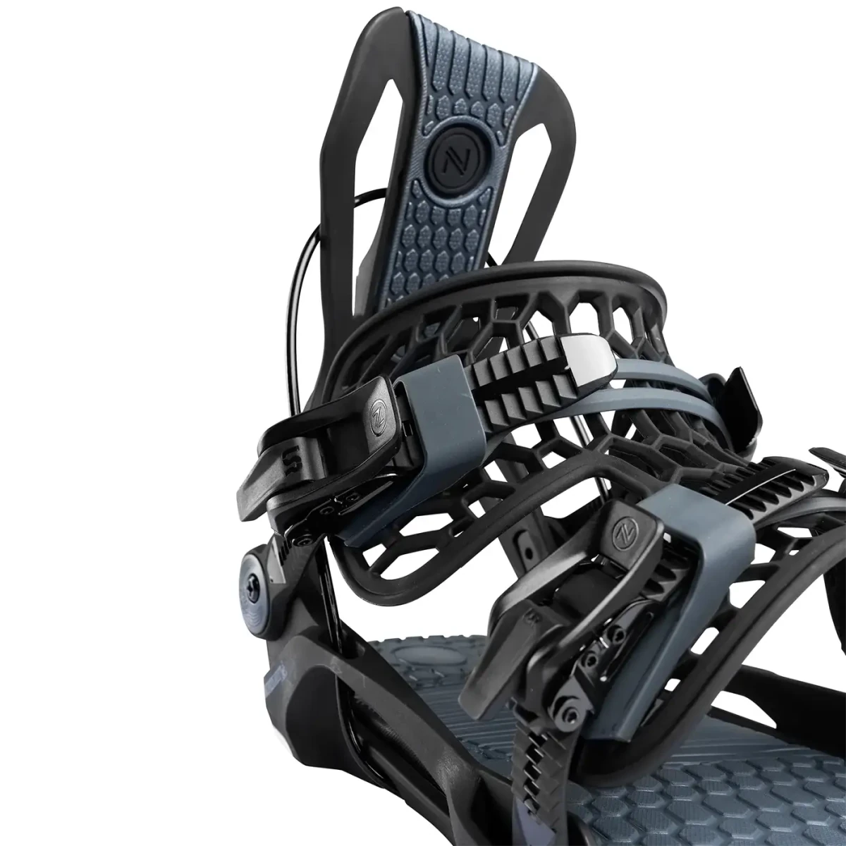 Flow Fenix Black, detail van de highback en enkelstrap