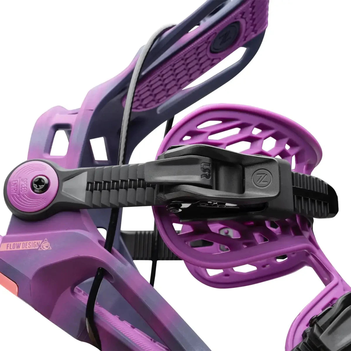 Flow Fenix Nightshade, detail van de enkelstrap en sluiting