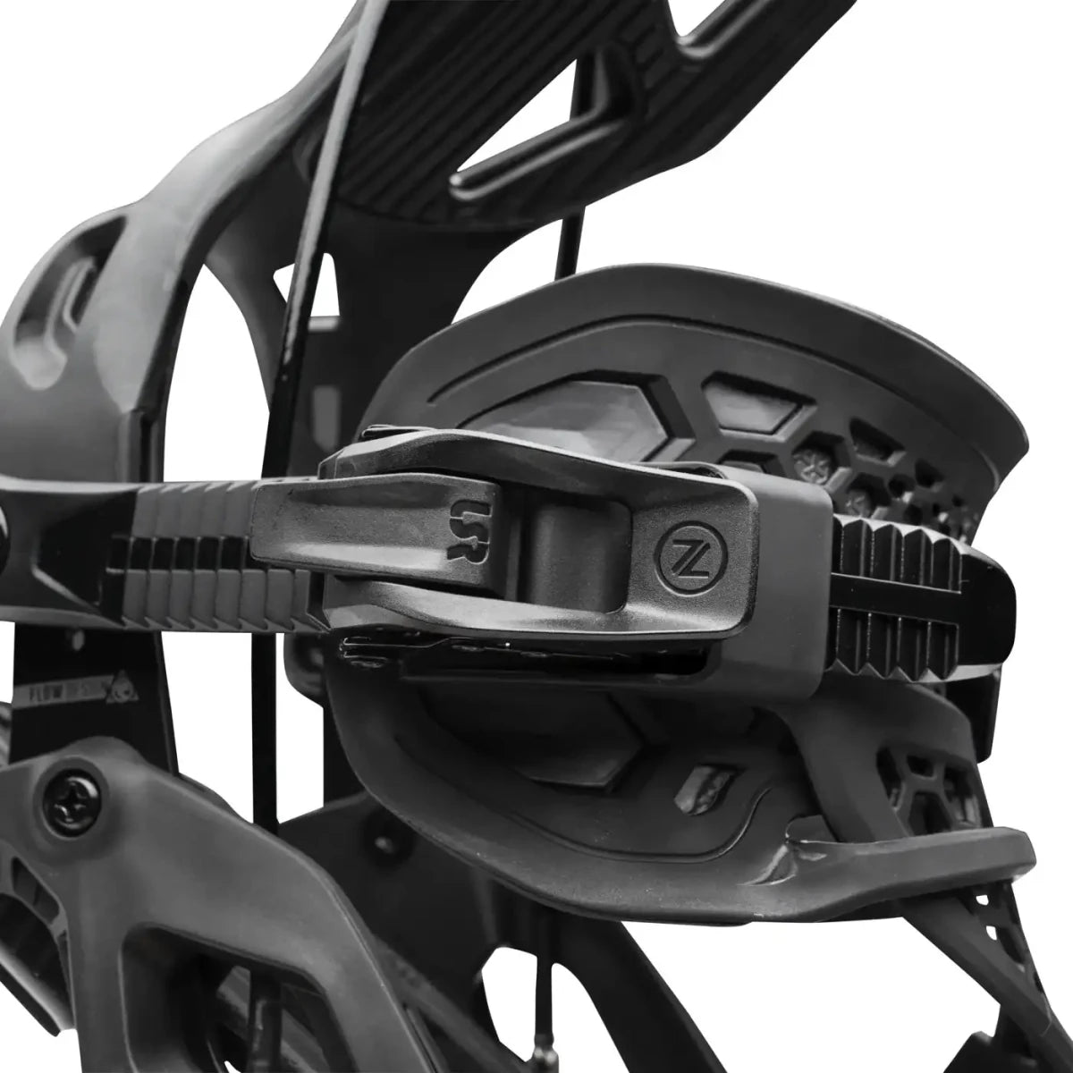 Flow Fuse Hybrid Black, detail van de enkelstrap en sluiting
