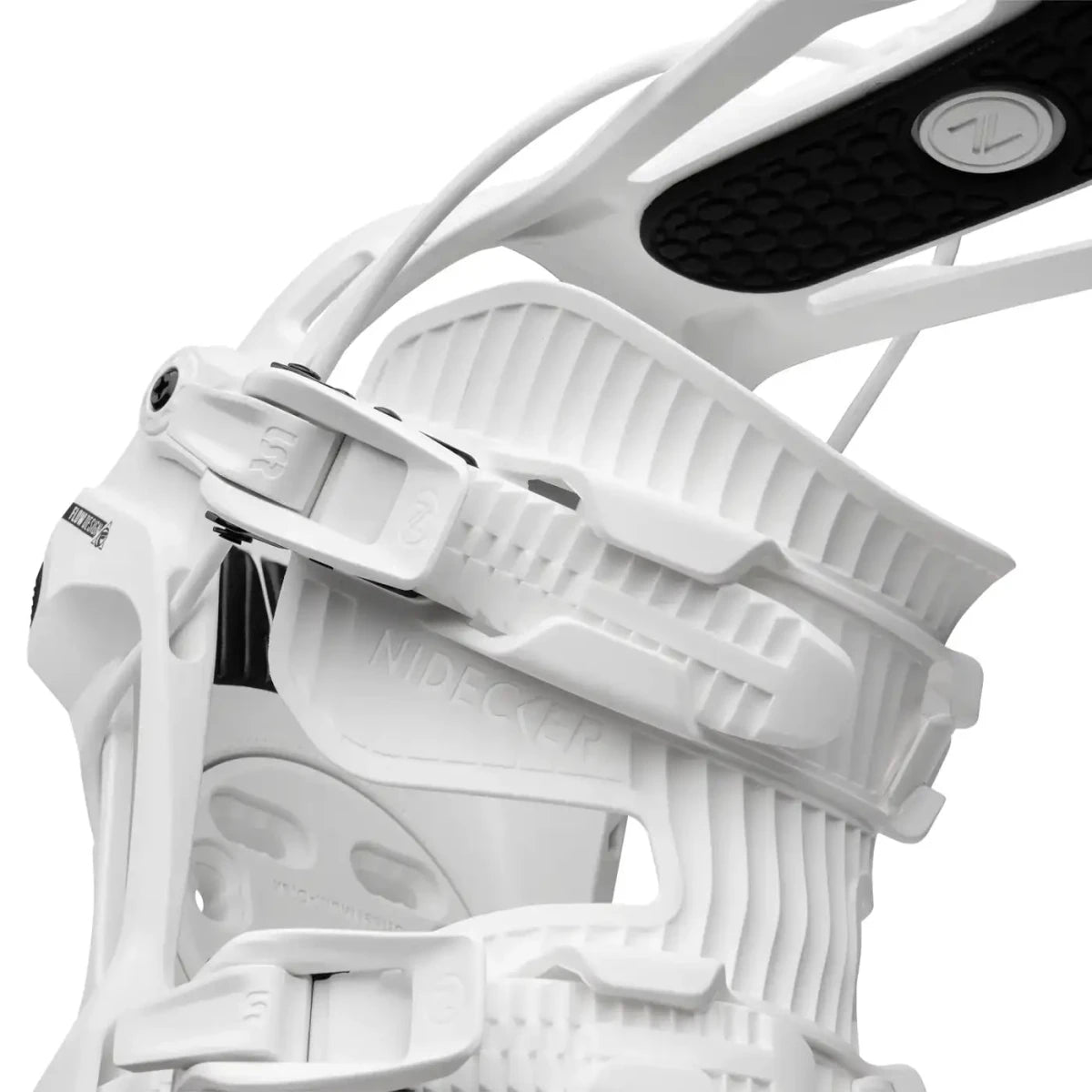 Flow Nexus White, detail van de enkelstrap en sluiting