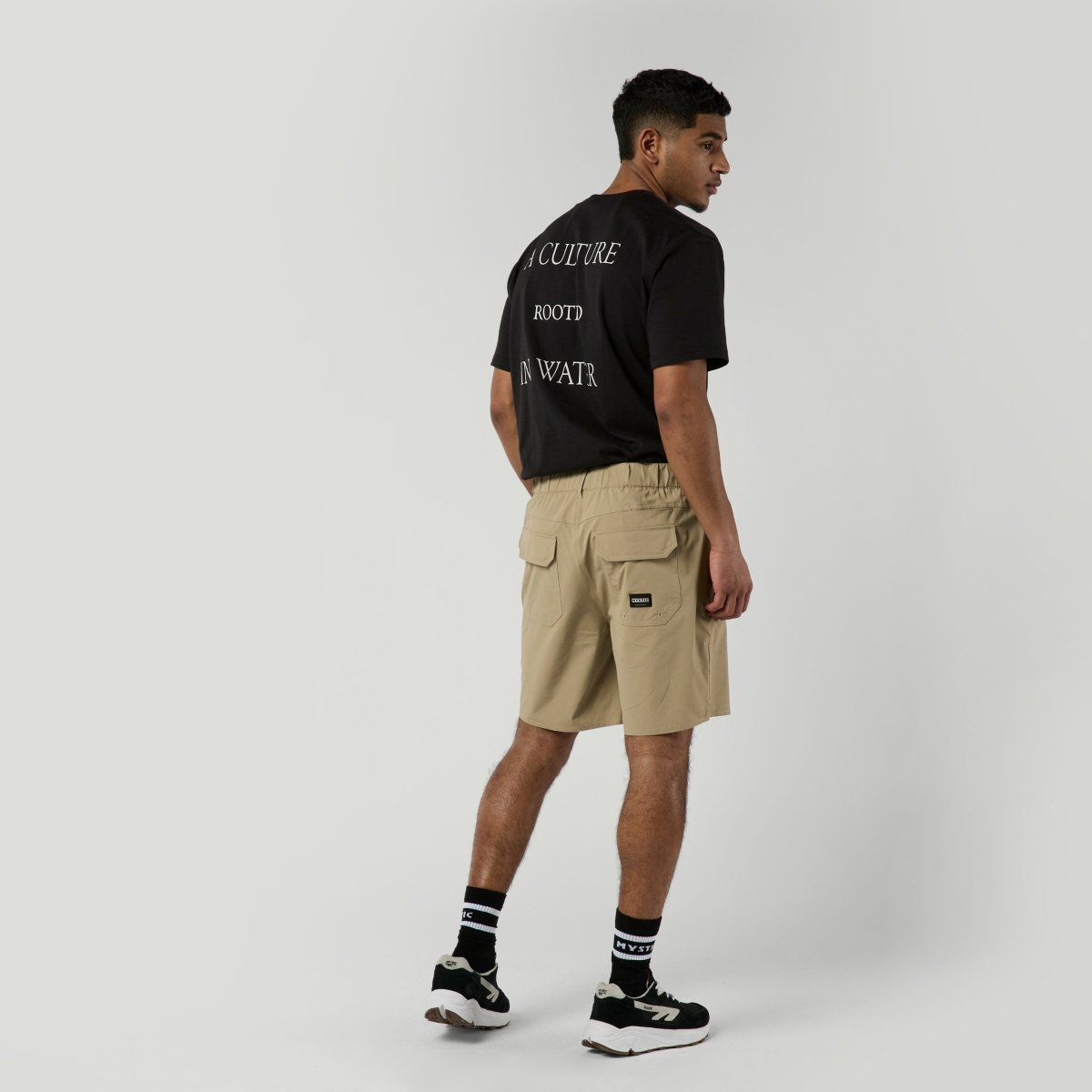 Mystic - Endure Hybrid Short - Sand - L - GearFreak