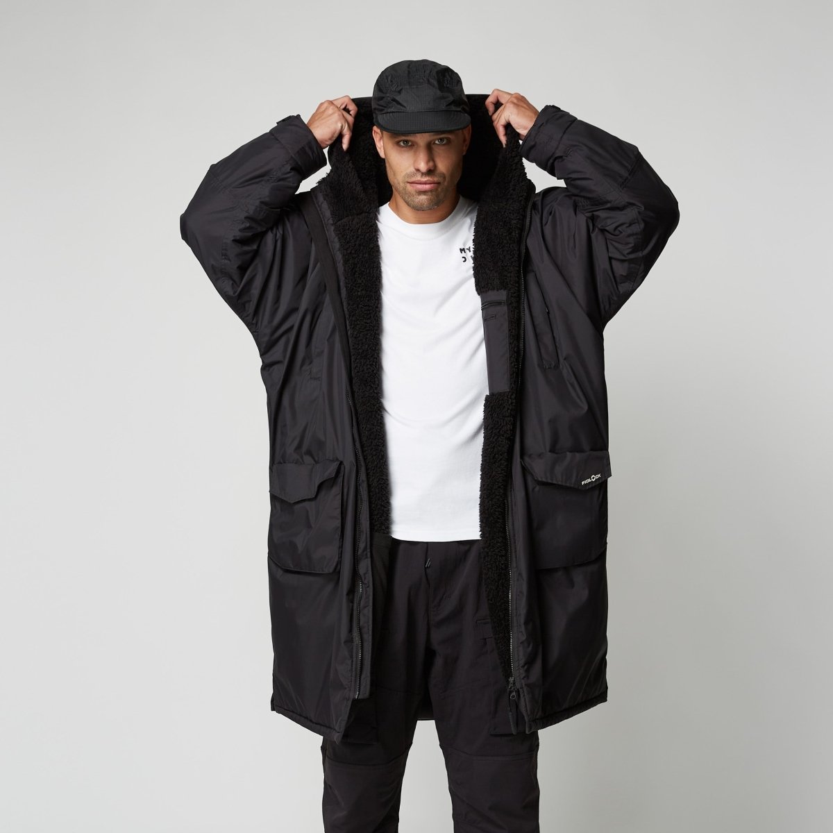 Mystic - Poncho Explore DTS - Black - O/S - GearFreak