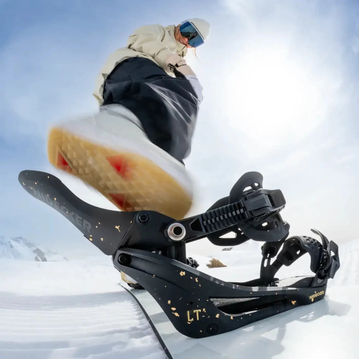 Nidecker LT Supermatic Stardust, rider in actie met snowboard