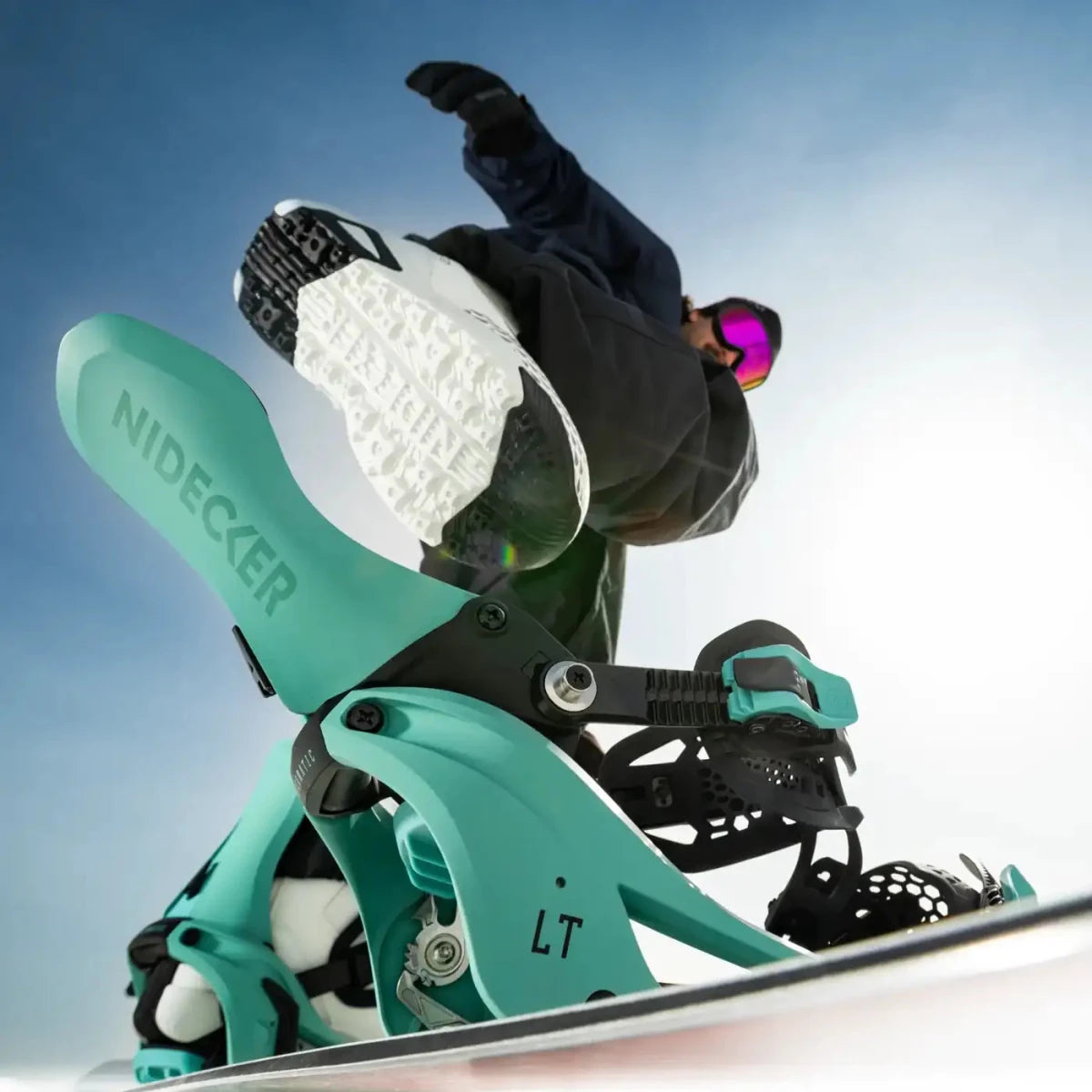 Nidecker LT Supermatic Teal, rider in actie met snowboard
