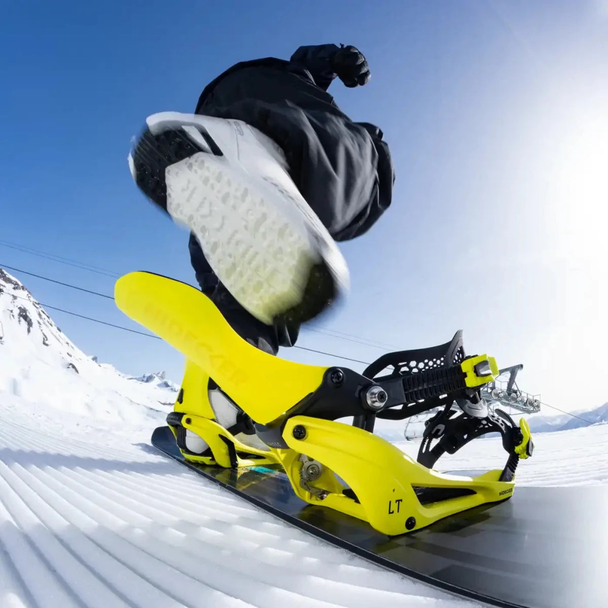 Nidecker LT Supermatic Acid, rider in actie met snowboard