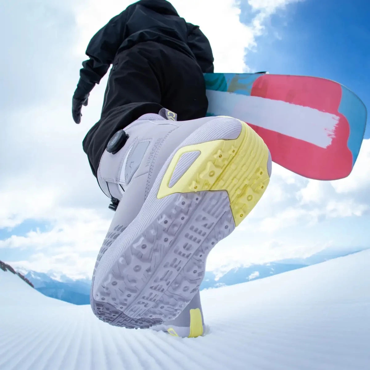 Nidecker Altai dames Lunar Gray, op de piste, zool in beeld