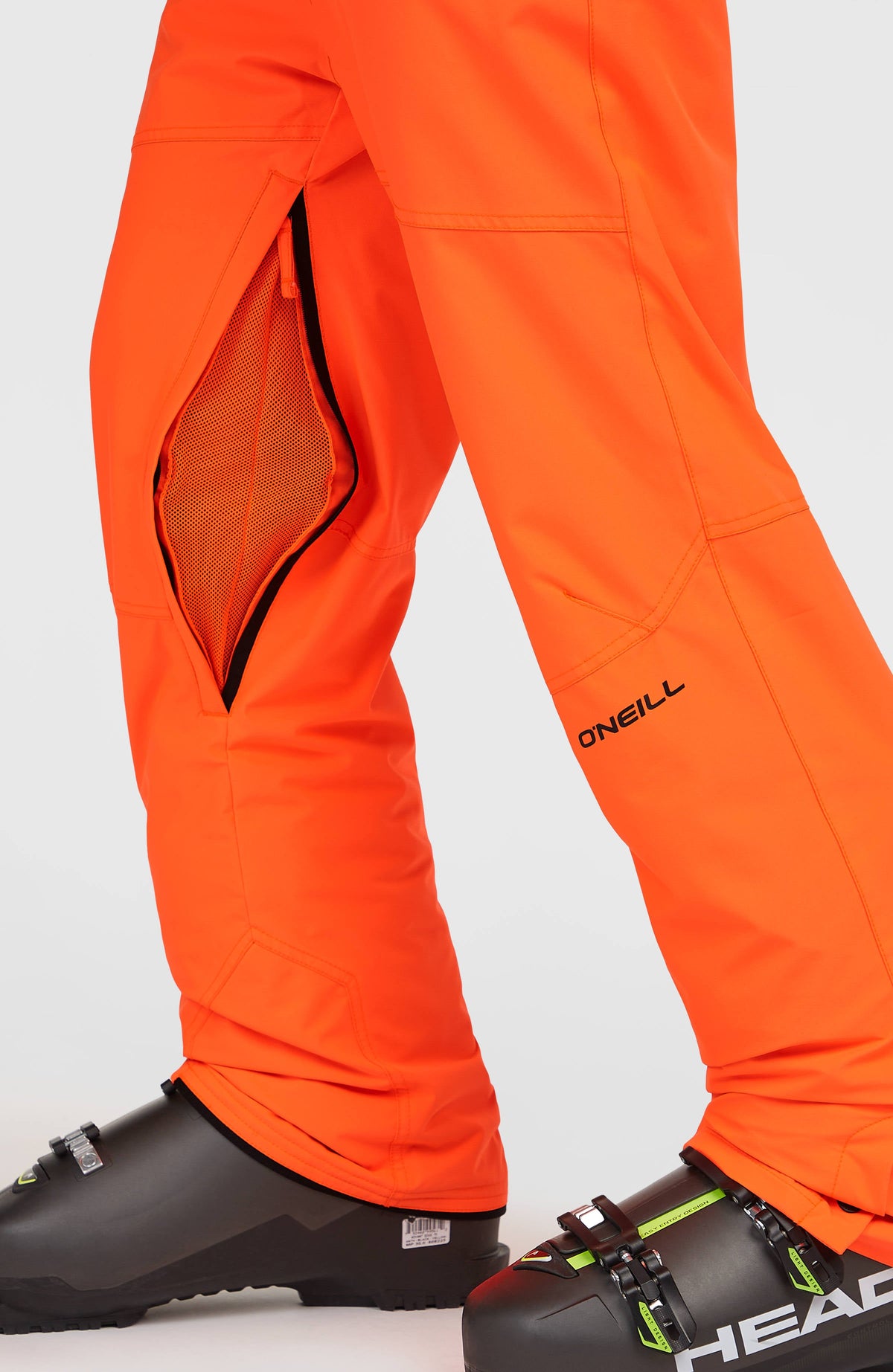 O'Neill FWC'Cruz Snow Pants: geopende ventilatierits met mesh aan de zijkant van het bovenbeen