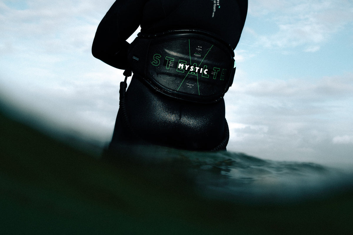 Mystic Stealth Evolve Waist Harness in het water