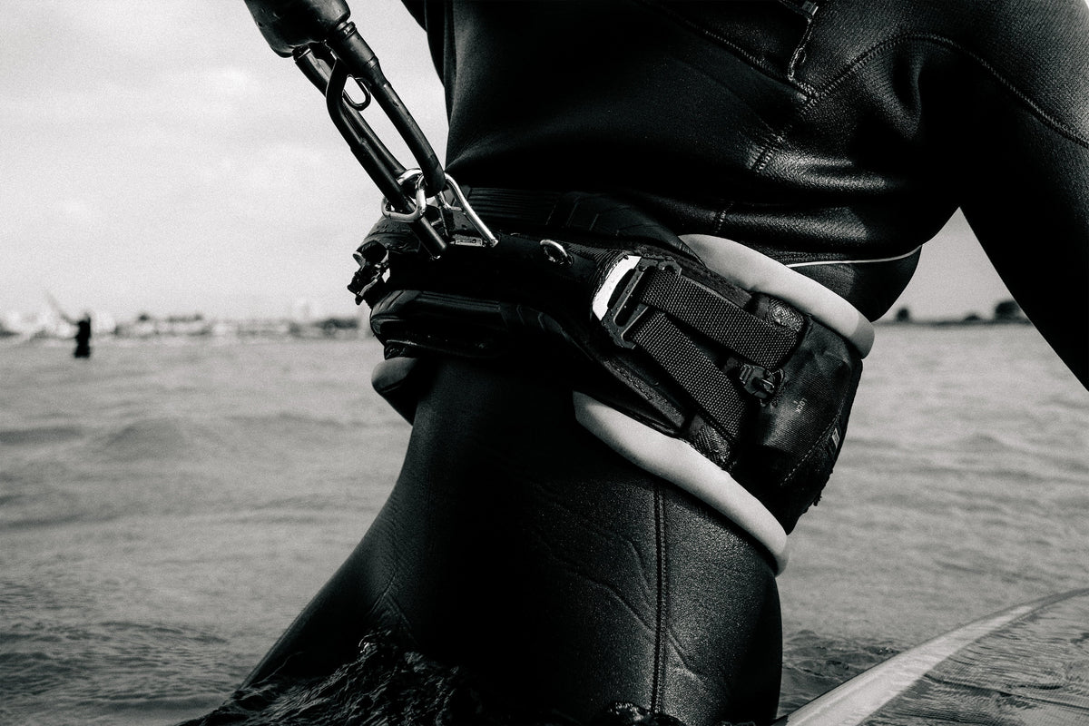 Mystic Warrior Waist Harness met ingehaakte bar in het water