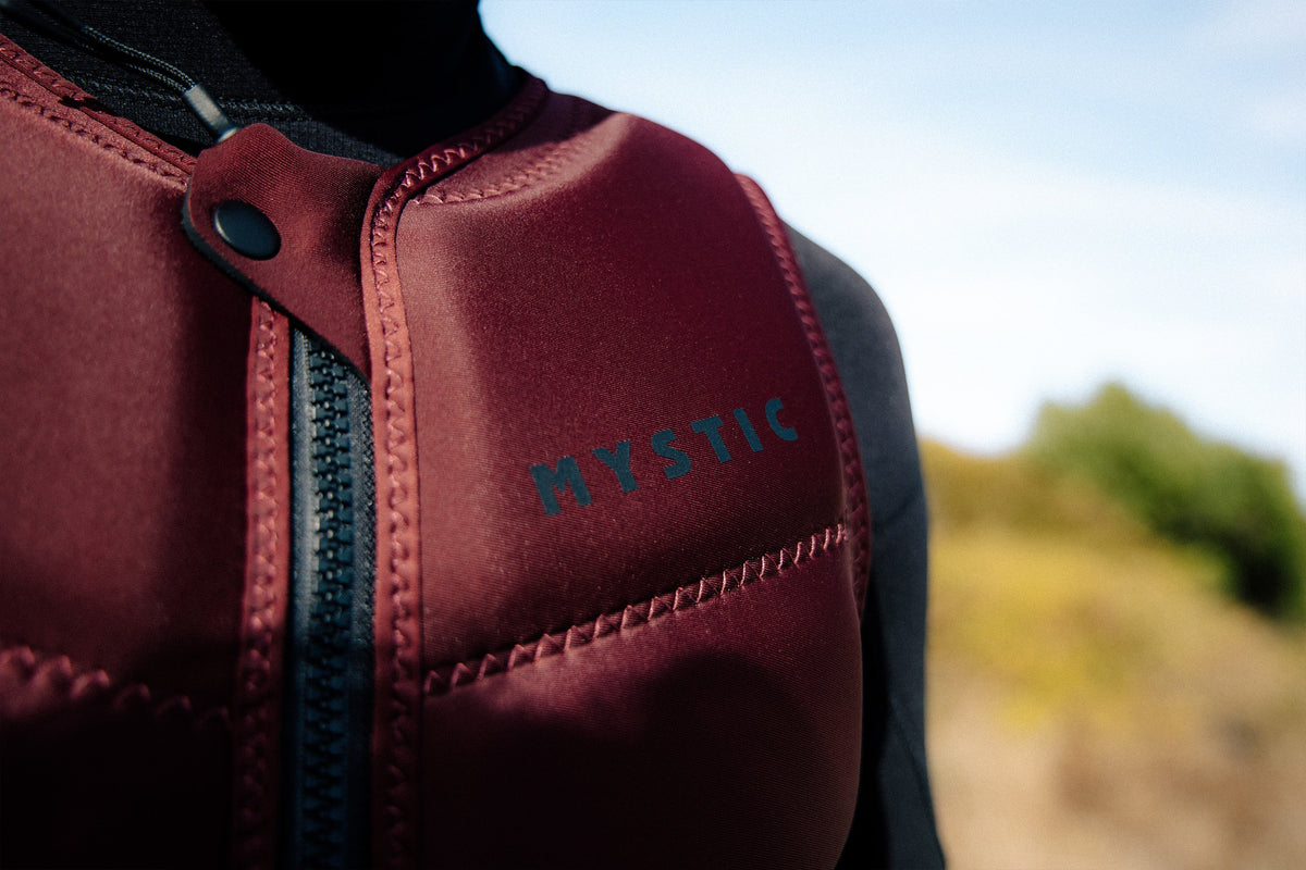 Detail van de voorkant van de Mystic Star Impact Vest