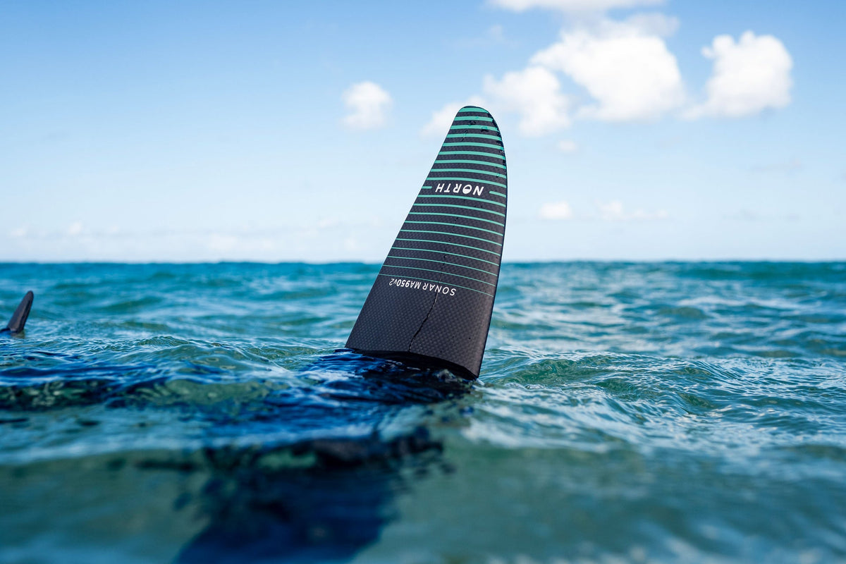 North Sonar MA950v2 front wing die door het wateroppervlak breekt
