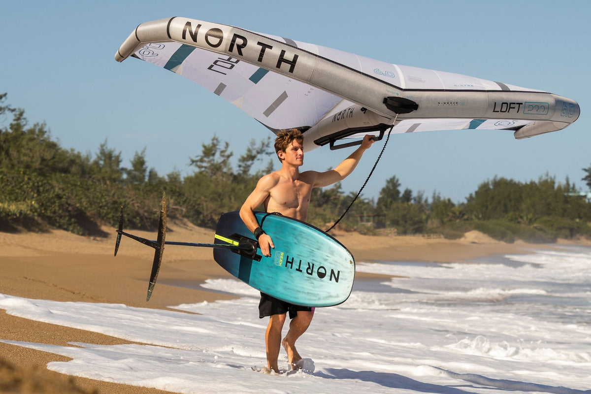 Wingfoiler draagt de North Seek Pro 2026 het water in