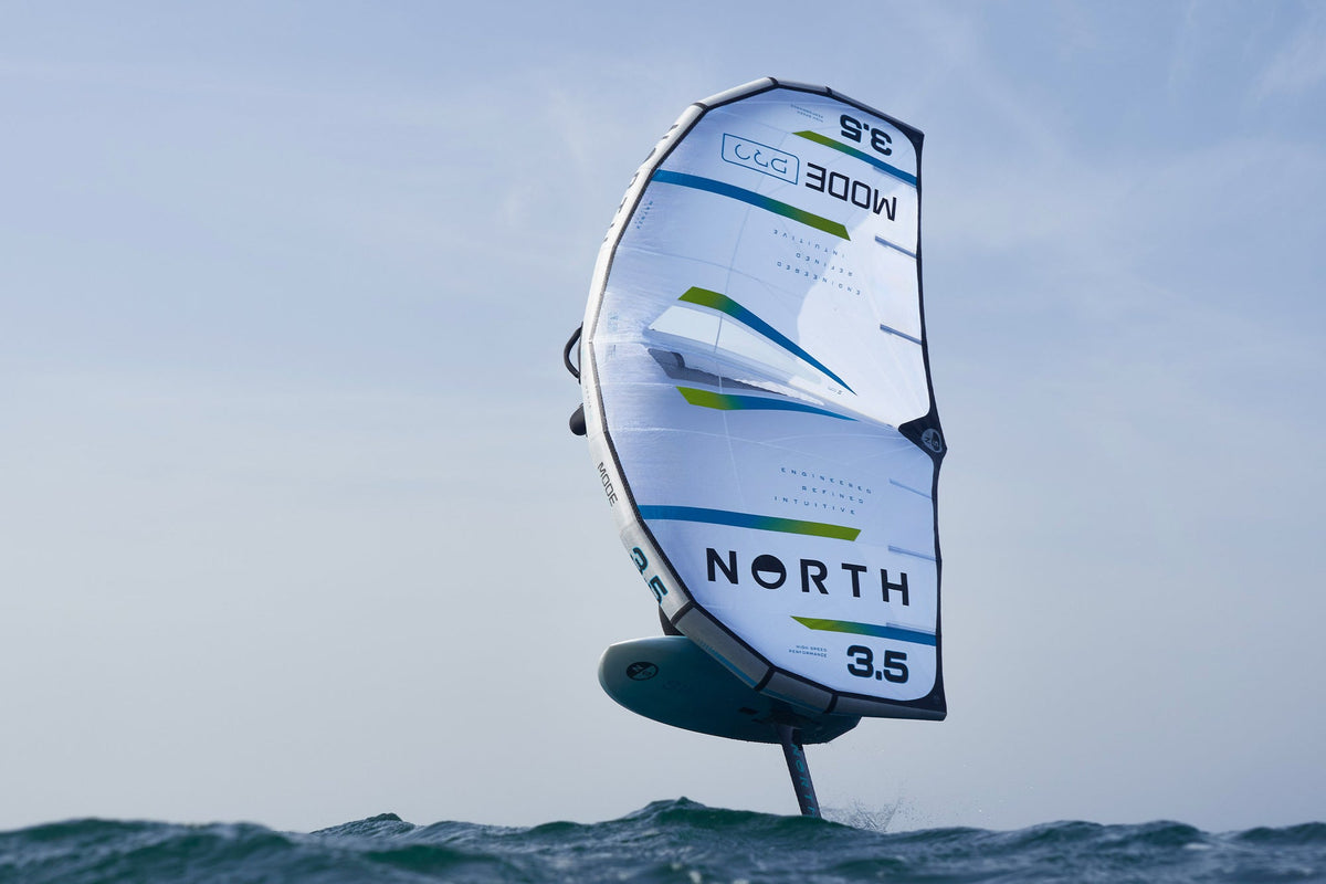 North Mode Pro wing 2026 in 3.5 op de foil boven zee