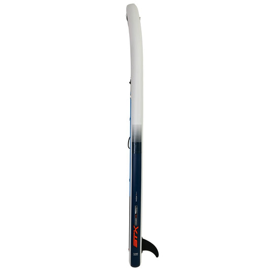 Zijkant van de STX iSup Cruiser 11'0 met neusrocker en STX-vin